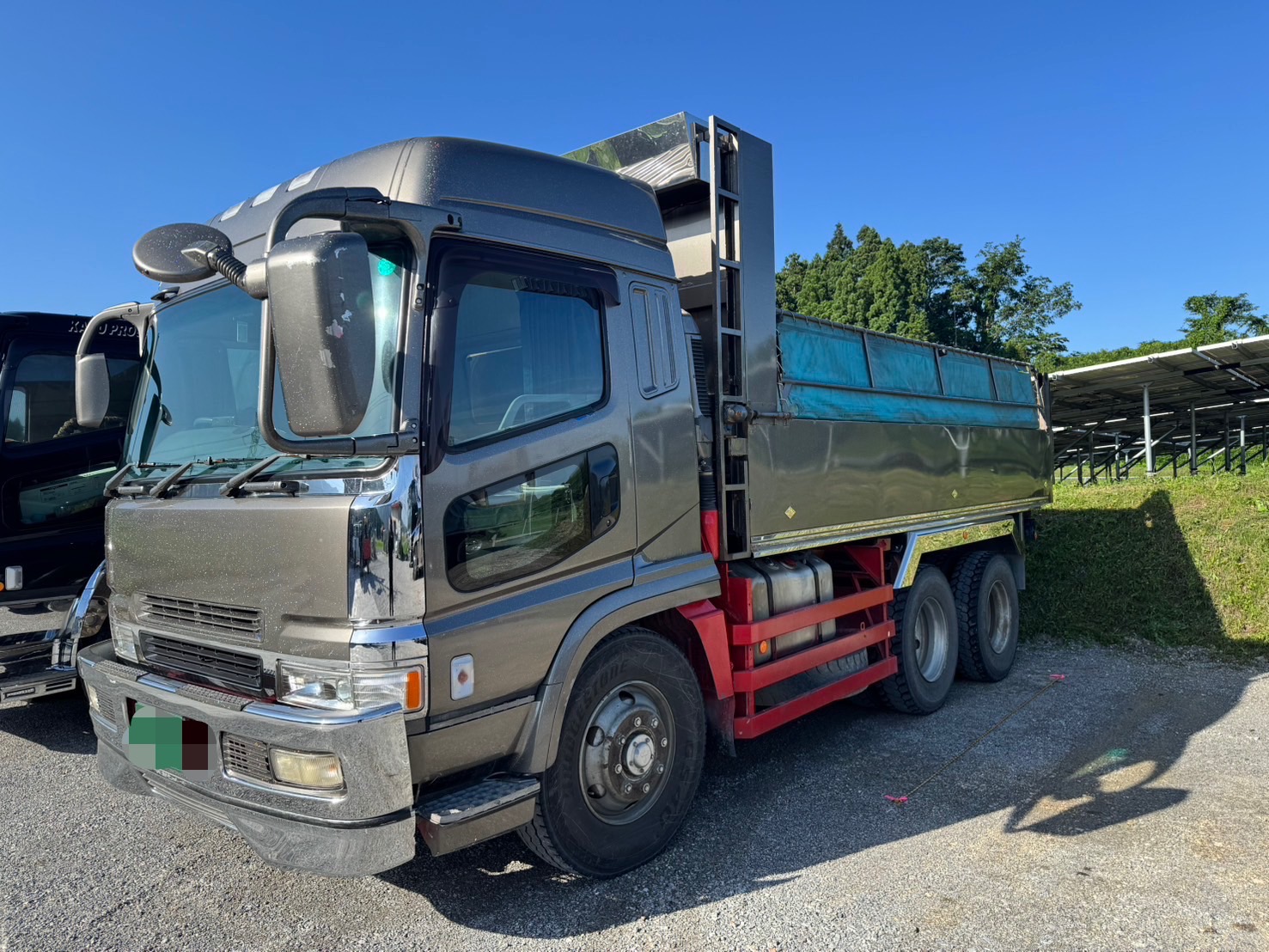 1999 Mitsubishi Super Great